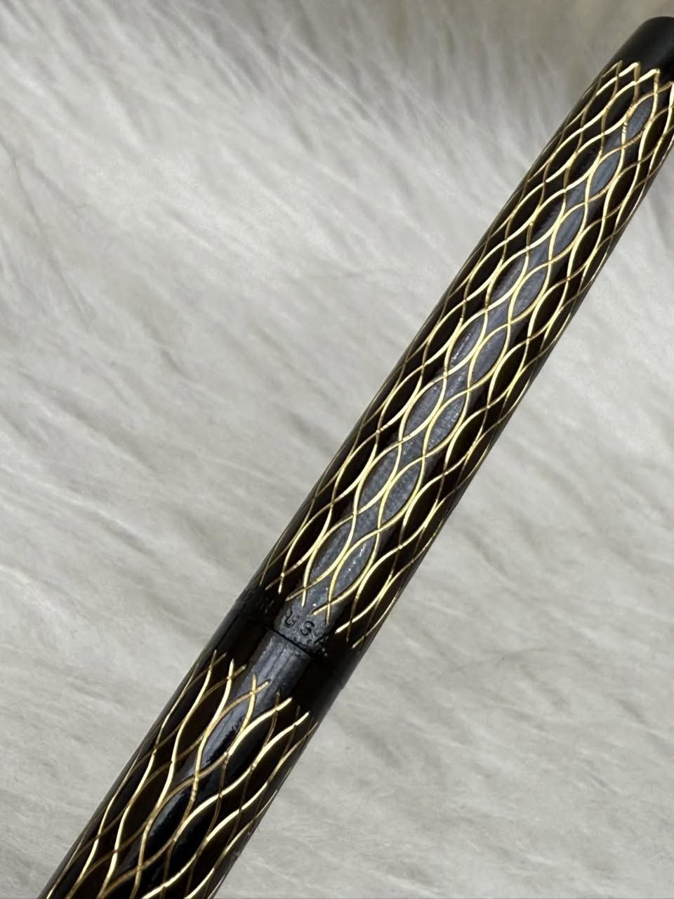 SHEAFFER (632)
سيت شيفر(632)
 حبر و جاف
امريكي  المنشأ اصلي 
ريشة(سلاية) ذهب عيار 14k
نقشة مميزة طلاء ذهب 
انتاج سنة السبعينات 
حجم الخط F
جديد غير مستخدم 
مع العلبة الاصلية 
للاستفسار المراسله على الخاص او الاتصال بالرقم  *********** 
يوجد خدمة توصيل داخل بغداد و محافظات
