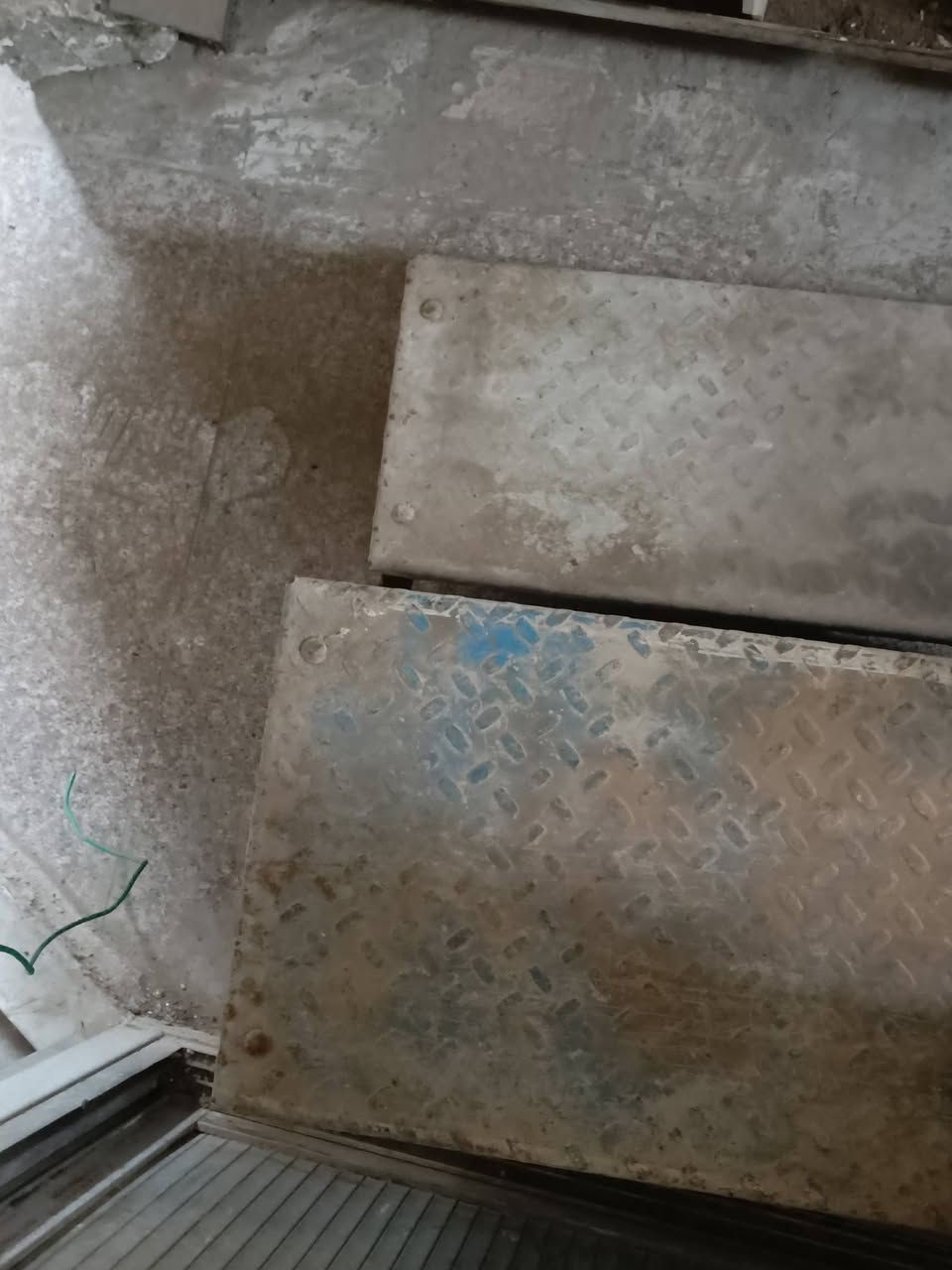 رحلة او مدرج او ستيج درجة وحدة 
نزل سعرك وتفضل خاص 
مابيع حديد كيلوات الي يحتاجه على وضعه ويخدمه يتفضل 
***********
