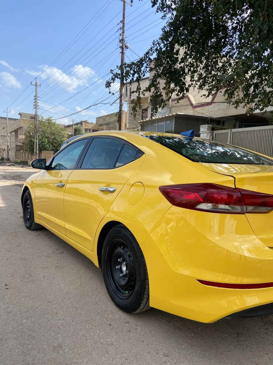 السلام عليكم النتره ٢٠١٧امريكي حادث بس بنيد مبدل بلادي بدون دواخل بدون ايرباك مكينه ٢٠٠٠دوش مكينه وكير وصدر وتخم تاير كله مكفول صبغه جديده بجم جديد السياره جاهزه وماتصرف عليها سنت واحد بوجهك للشارع مواصفات معروفه نص فول السياره  مكاني بغداد السعر ١١٠ وبيها مجال السياره مال جناي وبل عافيه عل ياخذها 
رقمي ***********
