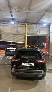 تيوتا راف فور للبيع فقط بدون مراوس  موديل 2021  فئه le  رقم سليمانيه ج...