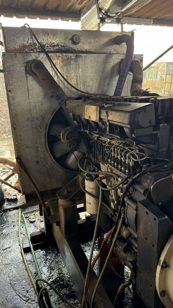 مولد شتاير 24ولف
بيهاتبخير بيها تنقيص 
مربوطه ع موقع تجي افحصلك اشغلك ساعه كدامك ع حمل
راس توليد 250 
راديتر كلر جديد 
السعر 36 ورقه ***********
