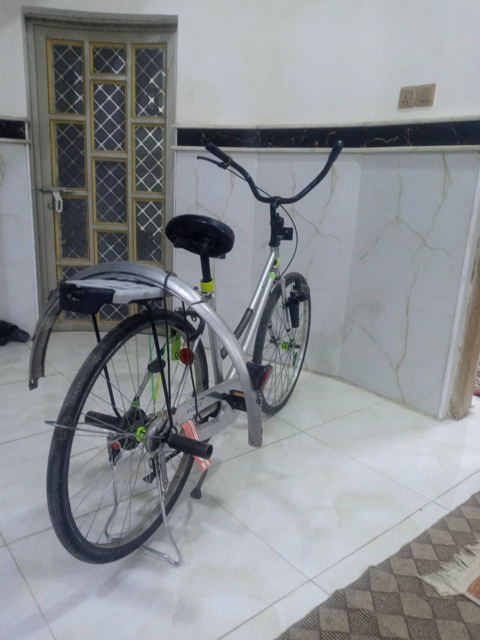 بيسكل للبيع كامل موديل 2015نضيف السعر 110وبي مجال العنوان العماره


**إذا كنت صاحب هذا الإعلان وتريد حذفه لأي سبب، رجاءا أرسل رسالة إلى الدعم الفني**