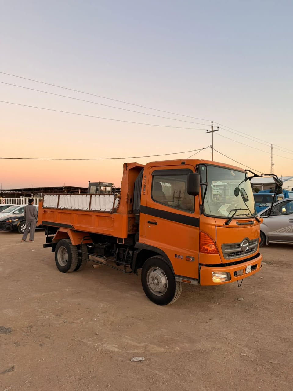 السلام عليكم 
للبيع هينو شيطان دخول جديد كفاله عامة 
مكينه 5 بستم كير 7 مرقم و كامل 
العنوان السماوة الرميثة معرض أل ابوكودة 
***********
