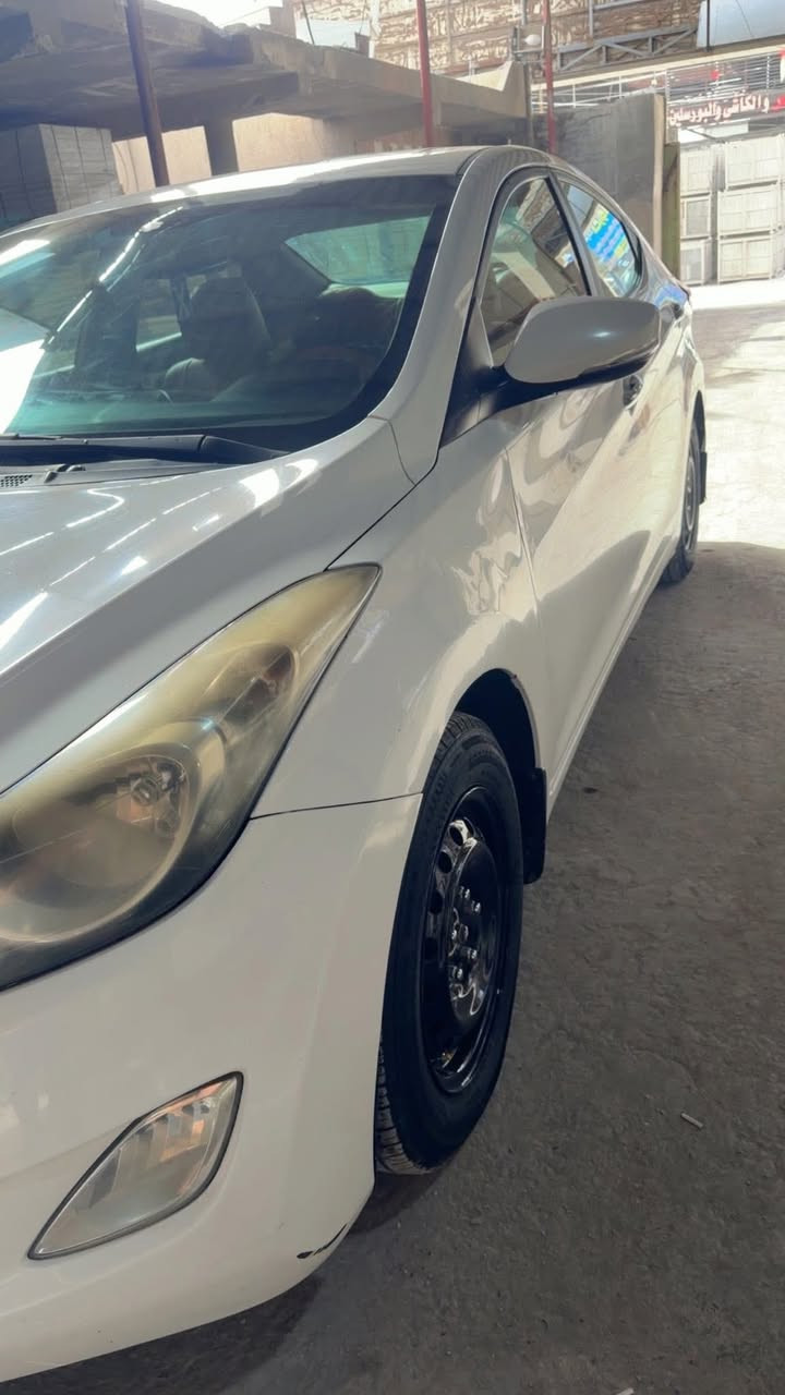 السلام عليكم 
النترا 14 خليجي فول عدا البصمة سياره بدون صبغ فقط بارد مكانات كد اصبع فقط فتحة سقف مري شفط تخم تاير وويل جديد السياره بانزين غاز بااسمي
مكينه 1800 دوش بدون دوانز السياره خير من الله رقم بغداد الجديد بسمي
***********
سعر 115 او مرواس بحديث حسب القناعة
