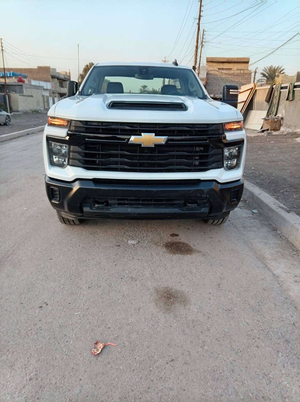 سلفرادو موديل 24 فول مواصفات فور ويل صفر كيلو متر سياره جديده زيرو دخوليه باسمي طخه فقط بصقف القماره بدون ايرباك سعر 240  قفل رقم الهاتف***********
