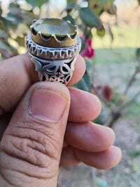 اسلام عليكم ورحمة الله خاتم ياقوت افريقي اصفر خامه قديمه فضه ثقيله يست...