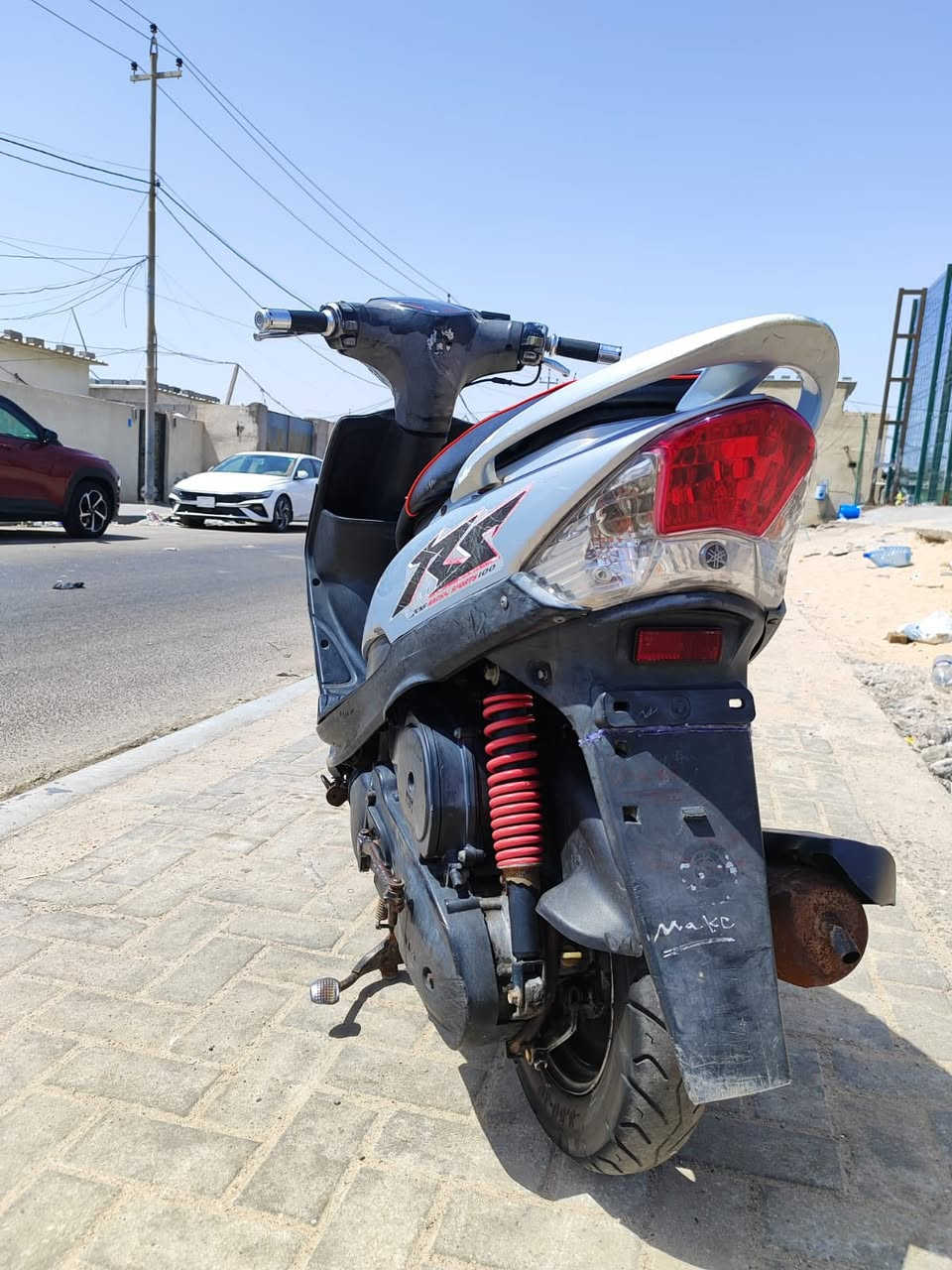 ماكس عدله للبيع مامفتوحه بلاديه خرسه و مختمه ختم واحد من طول لطول كهربائيات كلها شغاله لايت عالي ناصي هورن مانقصها شي بس واير كيلو متر 
.
السعر ٧٠٠ وبيها مجال 
مكاني بصرة القبلة 
رقمي : ***********
