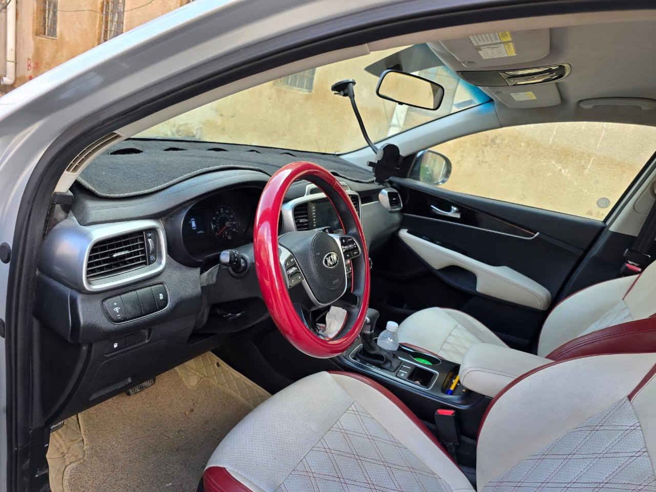 🚗 كيا سورنتو 2020 سلفر
7 راكب – 6 سلندر 
 3 قطع تبريد ❄️
 اللون: سلفر (فضي)
 محرك V6 قوي وناعم مكفول حداديه وباقي تفاصيله بالكامل جديد 
تبريد أمامي + خلفي (3 قطع تبريد)
 سيارة عائلية مريحة وواسعة
 نظيفة وجاهزة للاستخدام 
 السعر: (يذكر عند التواصل)
📍 الموقع: (الناصريه/الغراف )
📞 للتواصل: (***********)
