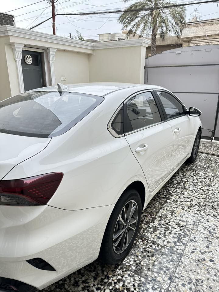 كي 3 موديل 2024 ماشية 25الف السيارة مكفولة فقط بارد شي قليل وما واضح اكيد مكان السيارة بغداد السعر 140$ للاستفسار الاتصال ع الرقم ***********
