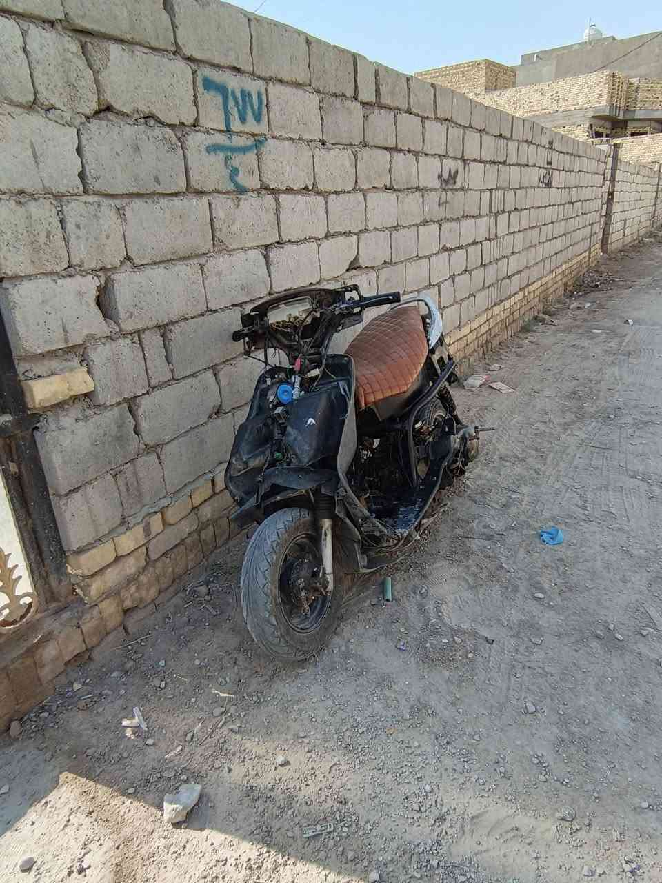 ابيع كوم حديد شغاله شغاله كفرات جاهزه ما عدا الجاملغ الخلفي... مكان ديوانيه حي الجامعه سعر 60.. الف   قفل قفل قفل قفل.. *********** ما متواجد نت... كفرات الصفاح صفر ولوجه ازرك... بدون كسور.... نقص جاملغ فقط خلفي
