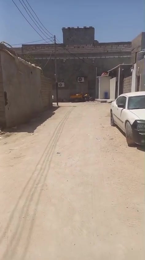 السلام عليكم بيت للبيع اوصاف البيت كلها موجوده بل فديوالبيت في ابي الخصيب كوت ثويني ساحة الطلبه شارع مرتب ونهر قريب عليك مجاري ما مجاري الارض مال كويتي السعر 25 هـ***********
