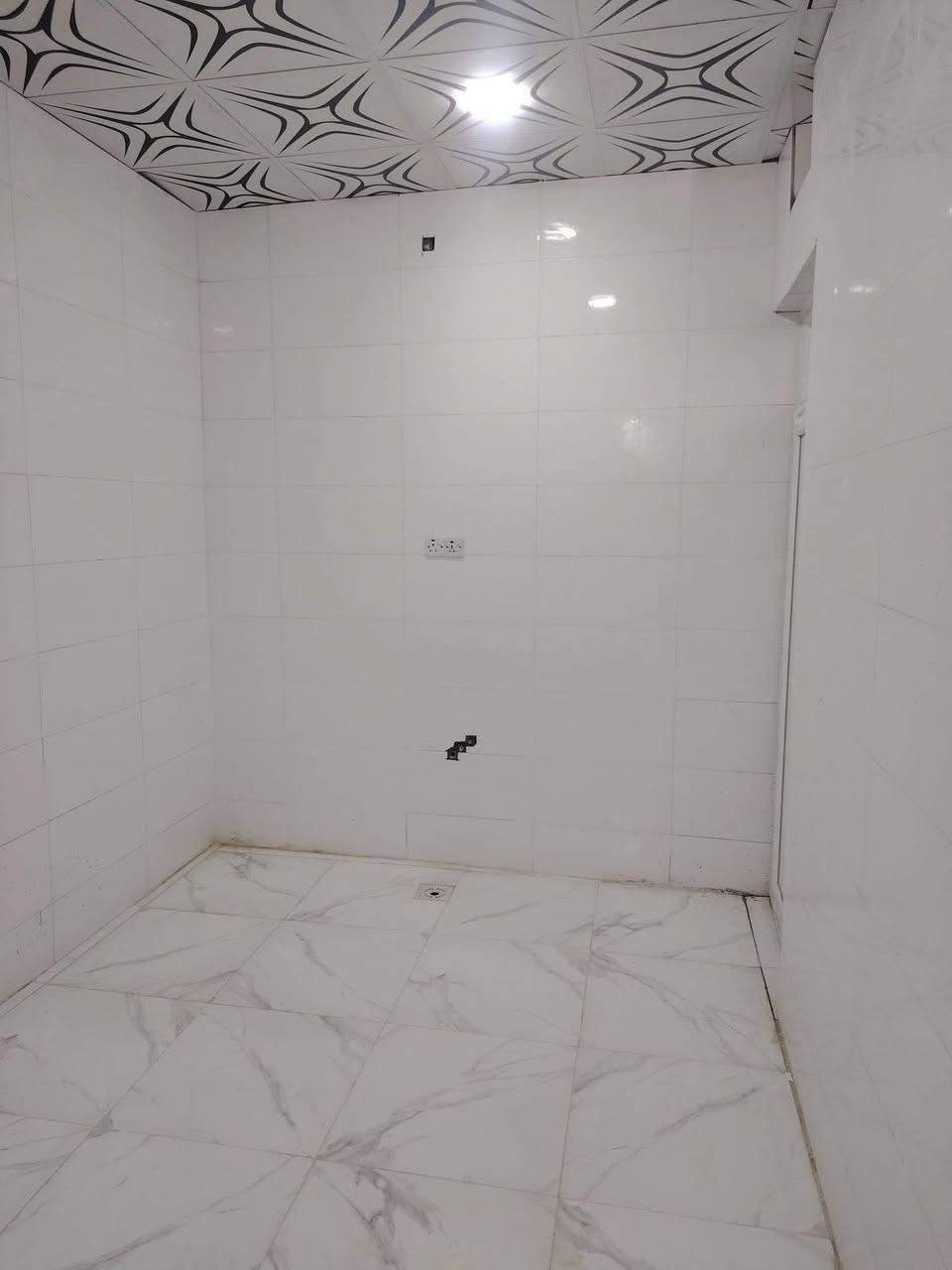 100 متر تسليم مفتاح ، حي اور شارع السبيس ، البيت فارغ غير مسكون ، السعر 210 مع المجال ، للإستفسار *********** او زيارة المكتب في الصالحية

لمتابعة بقية العروض ⬇️
https://www.facebook.com/share/g/17M2KMkycs/
