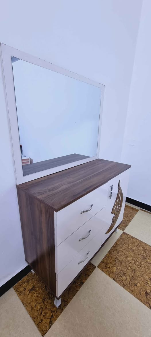 كنتور وميز تواليت  السعر : 350 وبي مجال للطيبين
العنوان: التاجي ام الجدايل 
الرقم *********** / ‎*********** الفلوجة, الأنبار
