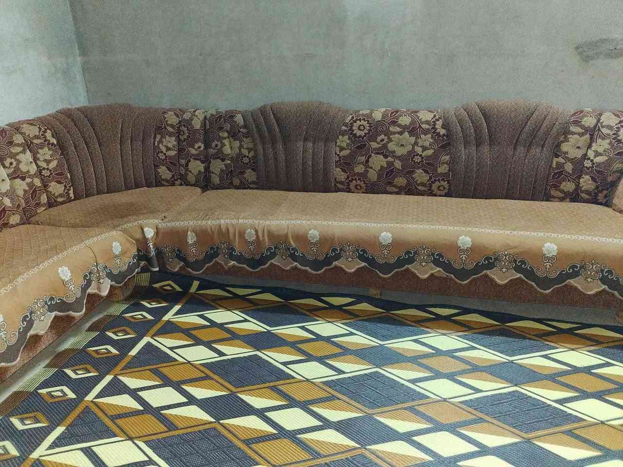 سلام عليكم اخوان عندي ديوان للبيع أسعر 250بي مجال ديوان 11متر خشب عراقي هذا رقمي للتواصل معنا ***********
