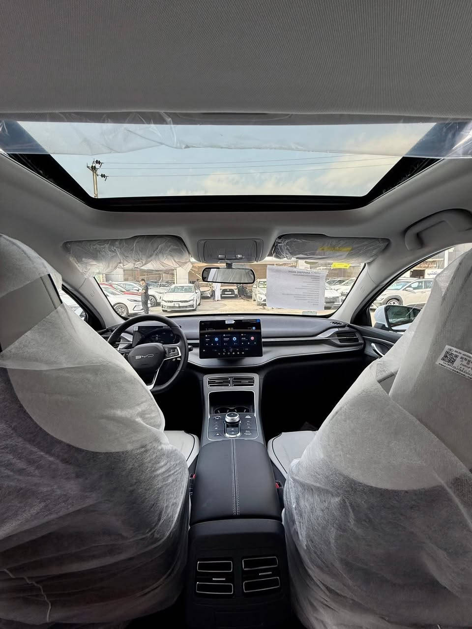بي واي دي ديستروير 2025

• سيارة هجينة = قوة + اقتصاد + رفاهية 
• نظام plug in = 3x1 (كهرباء + بانزين + هايبرد)

✔ فتحه سقف سلايت
✔ شاشة دوارة 12.8 إنج
✔ انارة LED متكاملة
✔ محرك 1.500cc هجين اقتصادي وأداء يبهرك
✔ أنظمة أمان متطورة
✔️ لون ابيض داخل جلد ابيض

 لمعرفه السعر علق برقم 1 او الاتصال

ملحقات كامله اصليه مع السياره 
ارضيات /شاحن  / كارت / منفاخ /

عنوان الشركة📍.. بغداد - معارض البياع - الشارع الرئيسي

للاستفسار الاتصال  📱:
 ***********📱
 ***********📱
 ***********📱

