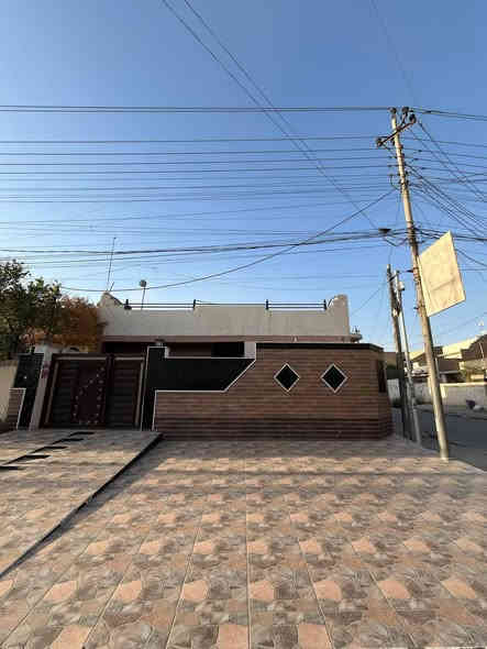 للبيع - دار في حي الإعلام 👍
*المواصفات:*
- *المساحة:* ١٦٨ متر مربع 🏠
- *ركن 🌟
- *البناء:* حديث 🔝
- *الطوابق:* طابق واحد 🏗️

*التفاصيل:*
- *كراج:* 🚗
- *هول:* 🏠
- *استقبال:* 👥
- *مطبخ:* 🍳
- *مناور:* 🌞
- *غرف نوم:* ٢ 🛏️
- *صحيات:* 🚽
- *بيتونه:* 🌟
- *سطح:* 🌞

*المميزات:*
- *بناء حديث ومرتب*
- *سعر مناسب*

*للمزيد من المعلومات:*
- *الاتصال على:* *********** أو *********** 📞
- *عنوان المكتب:* حي البكر، سايدين الكنيسة، مجاور معهد النجاح، عقارات أرض الملوك 📍
