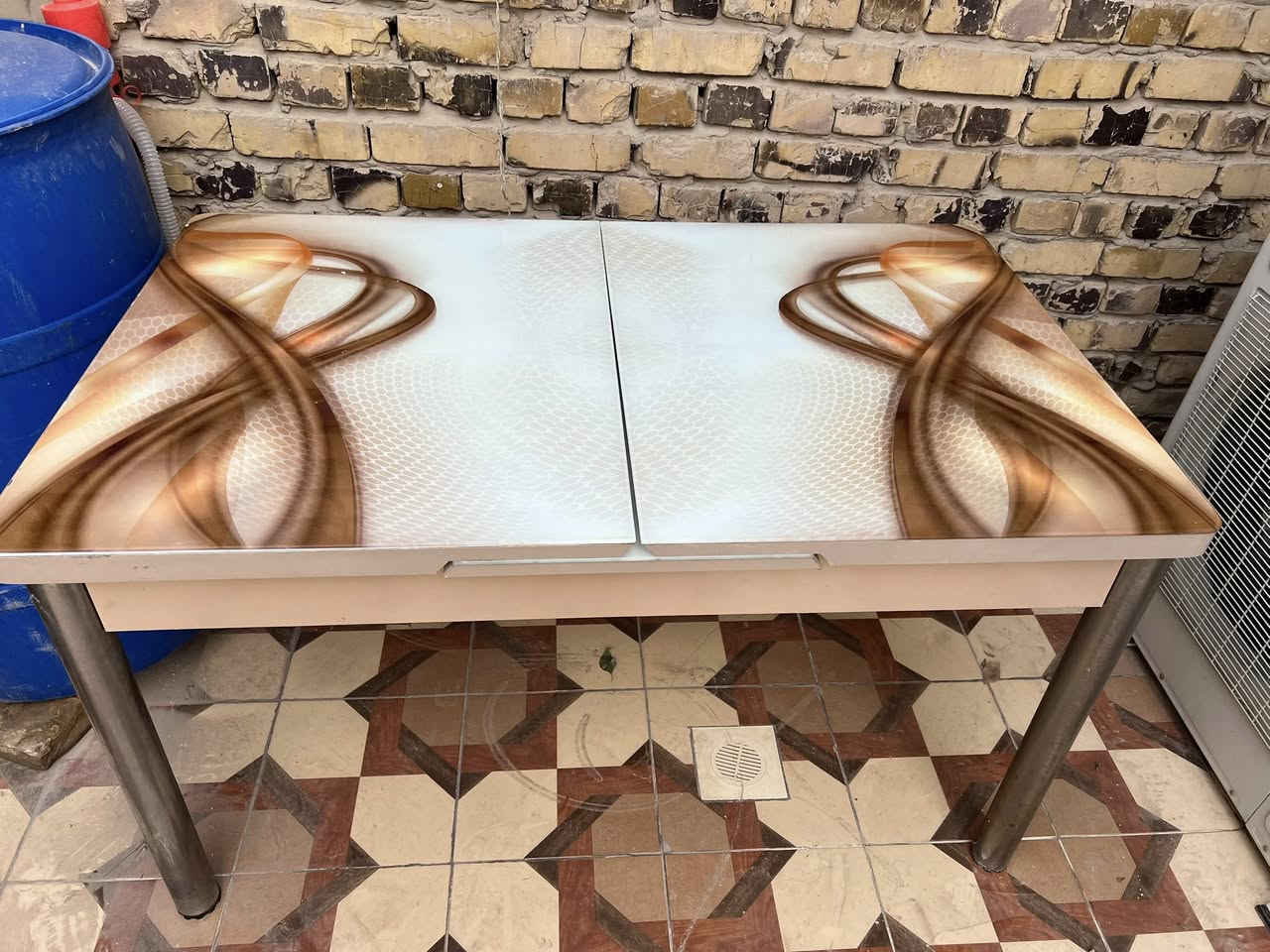 ميز طعام للبيع بدون كراسي نضيف جدا ايصير ابو الأربع كراسي وأبو السته  /مكاني بابل شارع 60 خلف مدينه حمورابي السياحيه السعر 75 الف ***********
