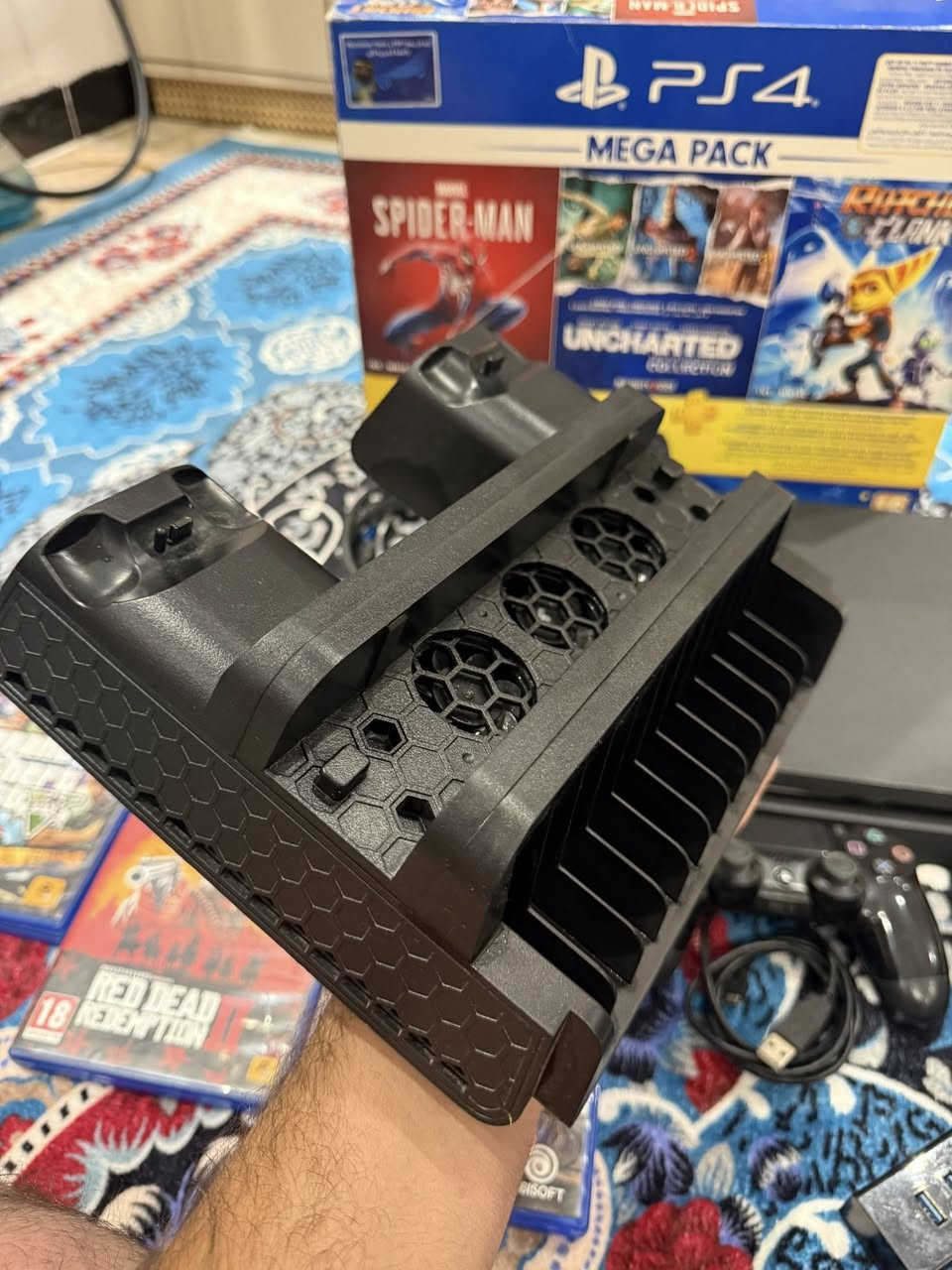 السلام عليكم بلي فور سلم ps4s
جديد استخدام قليل جداً جداً ساعات فقط 
ذاكرته 500نضيف جداً لامفتوح ولا مصلح باكيت غراض كامله 
وياه جوستك الاصلي+جوستك تجاري 
وياه هارد خارجيADATA 1Tواحد تيرا سعره90الف
وياه ستاند (قاعدة ) بيها مراوح تبريد 
وياه اقراص gta5+red dead2+the crew2
بي حساب  امارتي مدفوع اشتراك سنه كامله باقيله 9اشهر 
بي 8العاب مدفوعه 
الجهاز كامل مع الملحقات سعره 285الف
وماكو هيج سعر جهاز جديد ومامستخدم قليل جداً 
مكاني بغداد العامرية رقمي
***********
