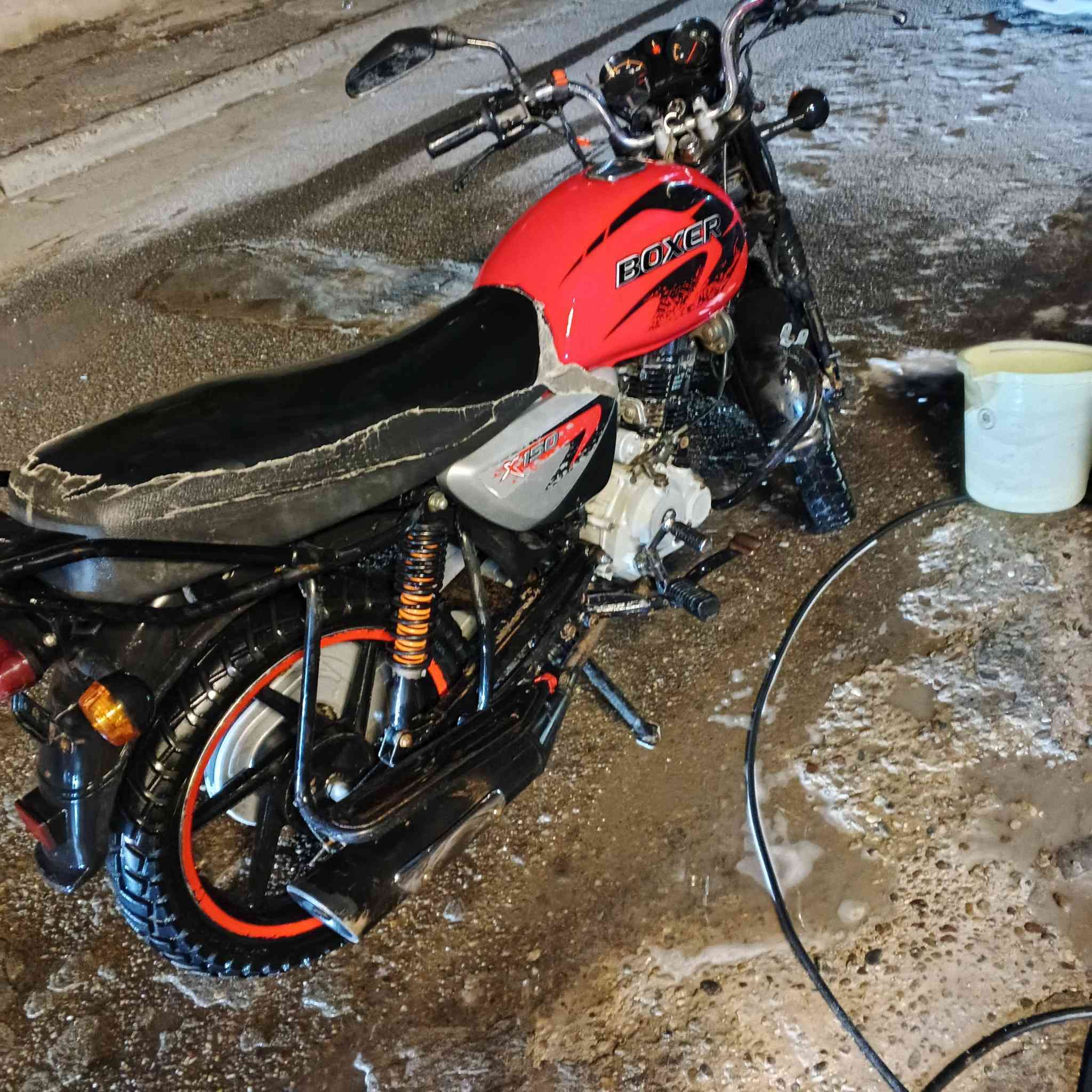 سلام عليكم دراجه بوكسر جبلي 
موديل 2021
مكينه مساويه توها 
دراجه كامله مكمله 
نقصها باتري +وجه مالتها 
كل نقص مابيها من ايدك للشارع 
أصولي بس منفيس ومكاتبه ضايعه اوراق كمرك مالها ومال دفعه موجودات وراعيها هم متواجد 
مكانها بغداد الكرخ 
سهرها ٩٥٠وبيها مجال بسيط 
رقم الهاتف ***********
