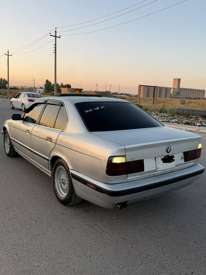 السلام عليكم بي إم موديل1991 رقم نينوى حجم المحرك٥٢٥ اصل  مواصفات كير أوتوماتيك بصمه تشغيل عن بـ؏ـد شاشه وكاميرا وفتحة سقف السعر 50 وبيها مجال مكان السيارة 
موصل تلعفر
 ***********
***********
