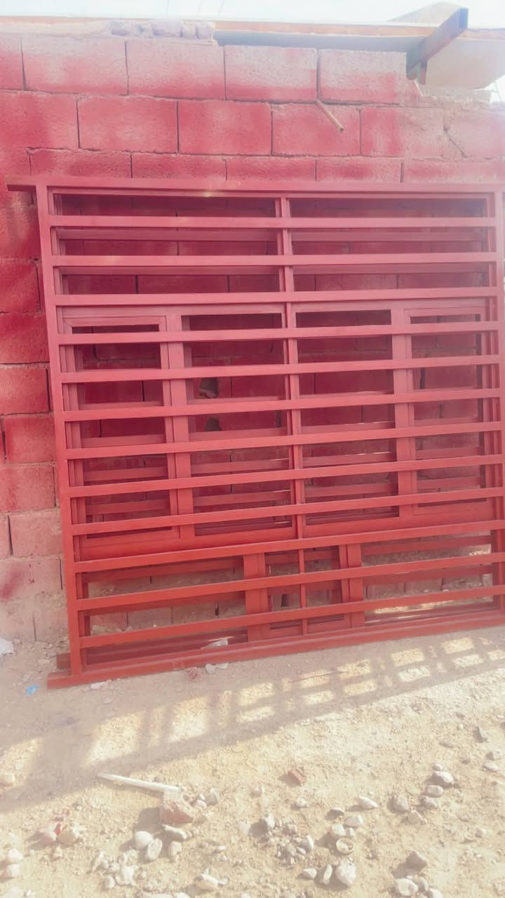 بسم الله الرحمن الرحيم يوجد لدينا جميع انواع الابواب والشبابيك جميع القياسات سعر المتر 45 وابواب خارجية العنوان قرب سيطرة الالبان القديمة هاتف ***********//***********
