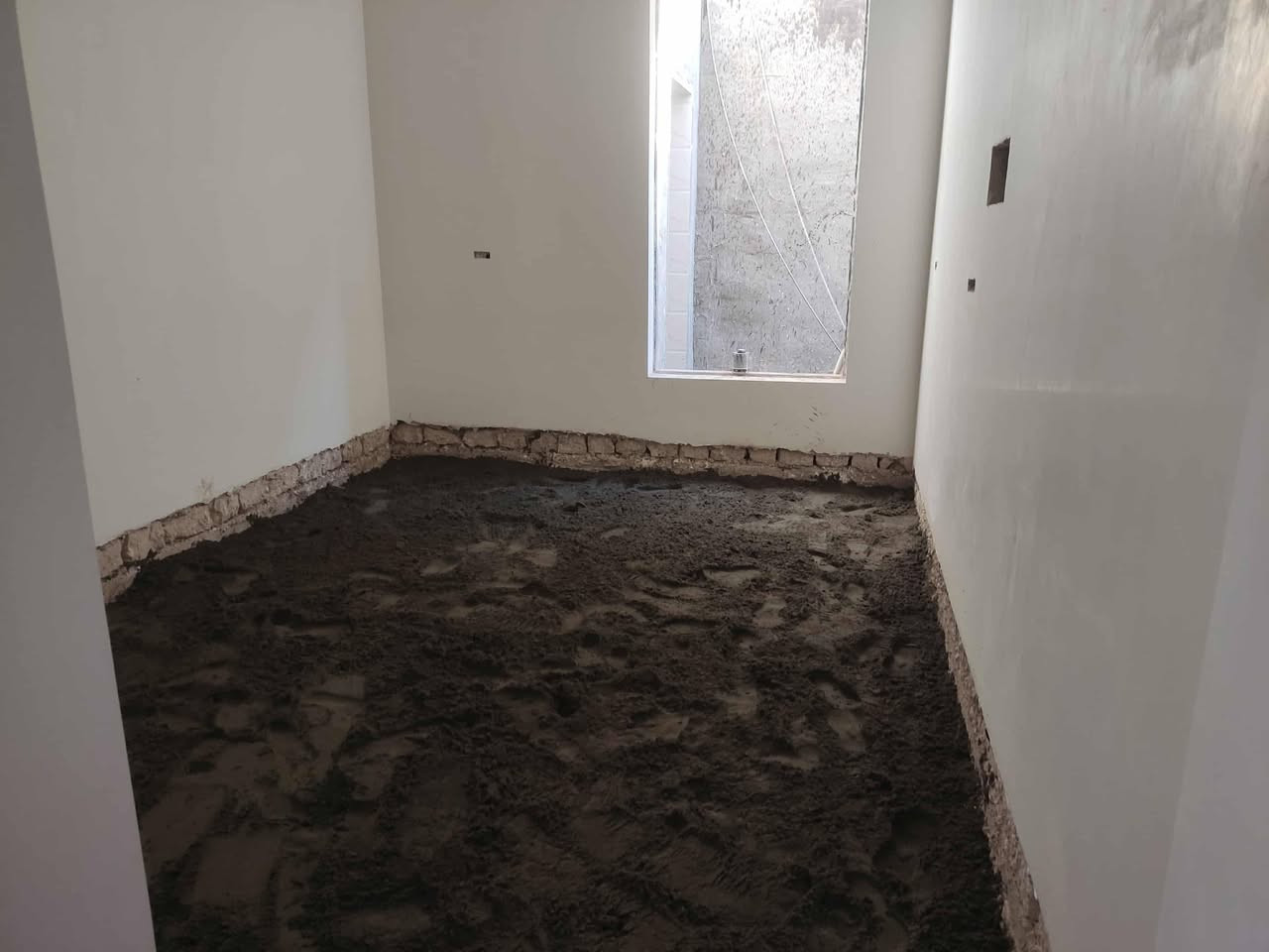 سلام عليكم  / يوجد كادر عمل جاهز/ تصعيد مواد/ تنضيف بيوت/ تفليش/ تكشيط/ تنضيف حدائق/ دفن نهري  / شقلنه ليل ونهار   /ومعداتنه جاهز/ ماعليك بس تصال على رقم  /     ***********
