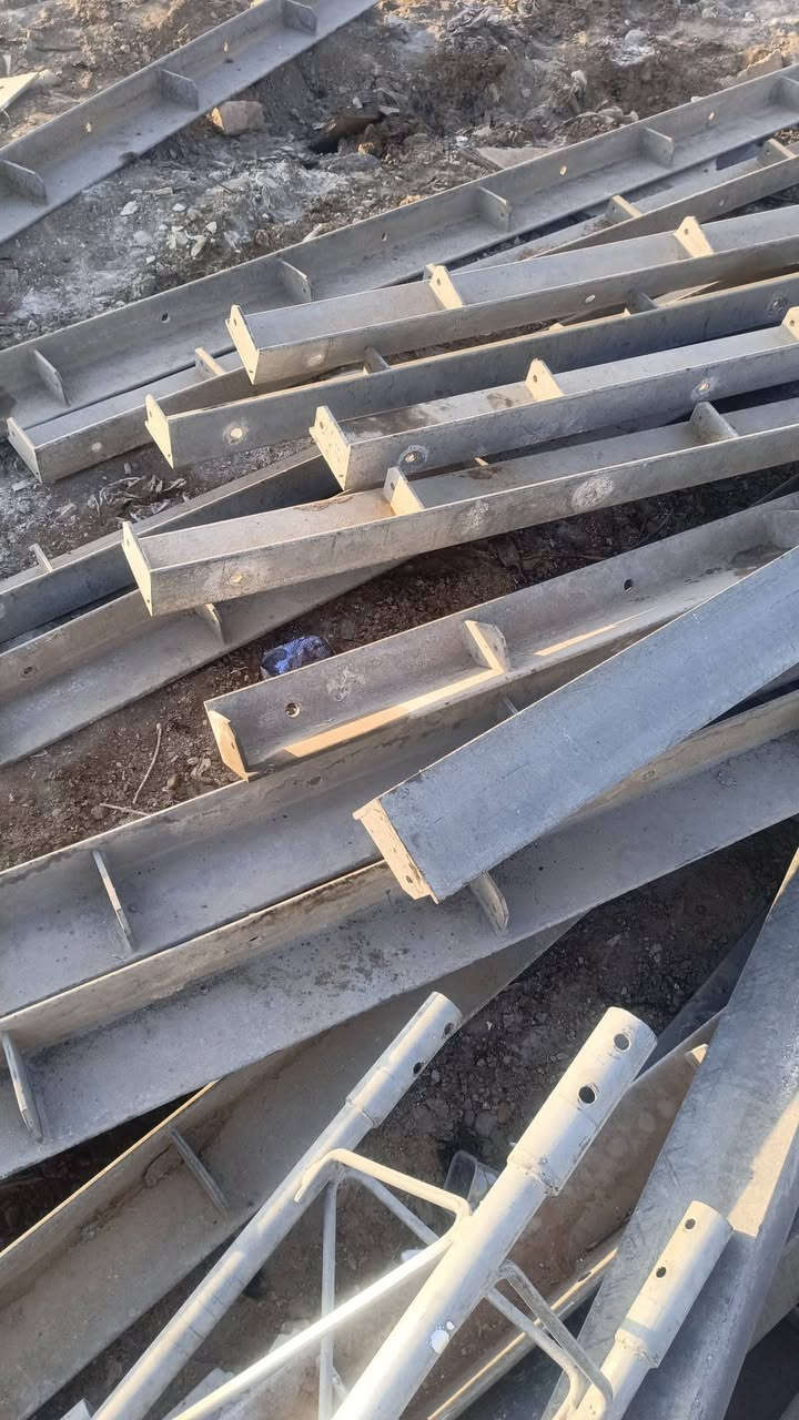 اخوان حديد زاويه مغلون الطول 6متر والسمك 8ملم  والعدد17 
زاويه المكان بغداد . سعر الزاويه 100  للاستفسار . ***********
