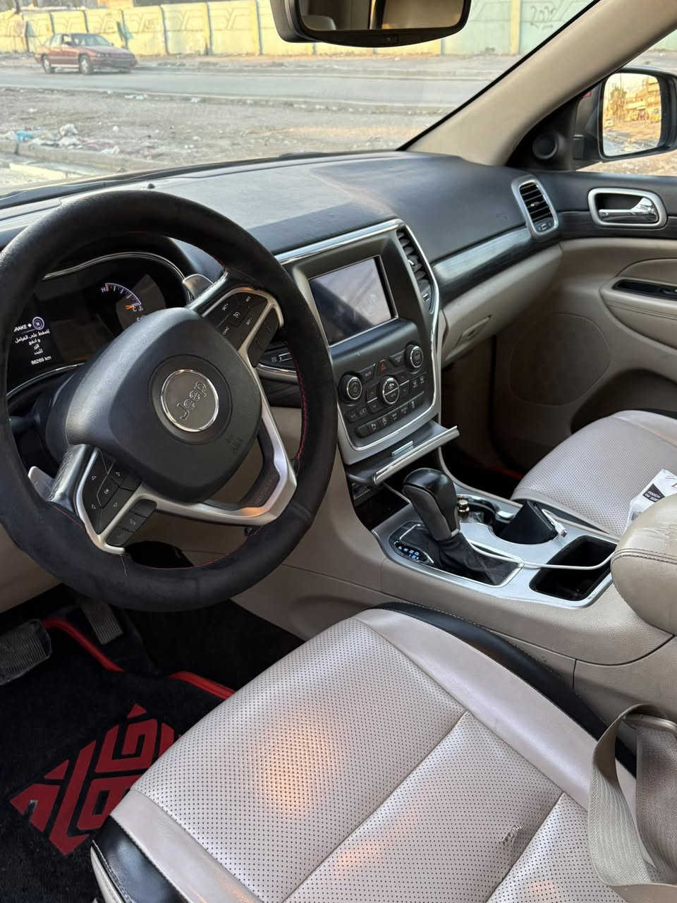 السلام عليكم
سياره جيب موديل 2019  خليجي 
 فئه Laredo
ماشيه 86,000
فتحه مري شفط  وبعد معروفه موصفات لريدو 
بيها ضرر جاملغ وبنيد بدون دواخل وبيها شويه صبغ بل جاملغ الخلفي 
كير مكينه كفاله 
حداديه كفاله 
السعر 235
لتواصل *********** 
العنوان بغداد الجديده
