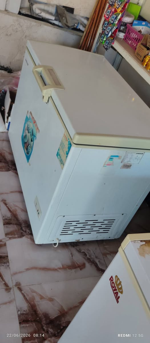سلام عليكم 
للبيع براد ايكور تركي الاصلي 
ما داخل تصليح شرط ب 300 
مجمده حجم 14 قدم ب 300 وبيهن مجال مكاني الهاشميه 
شراي يتصل ***********
