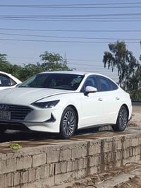 سوناتا ٢٢ محرك ٢٠٠٠ تنفس طبيعي هايبرد سيارة فول مواصفات عدا الفتحة  بص...