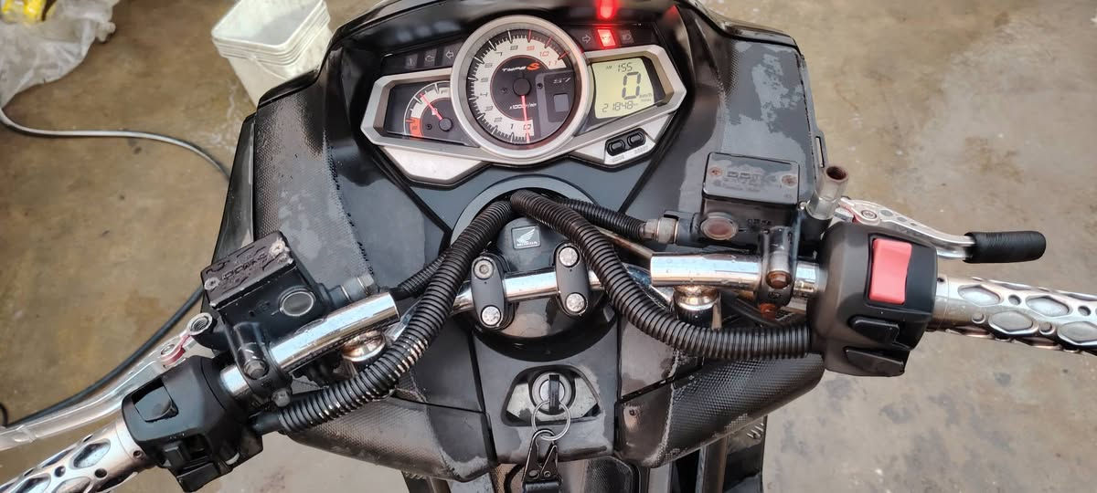 سلام عليكم دراجه فاز محرك مكفول من النضوح والتنقيص ونكره بكل وقت شته وصيف كهربائيات كلشي شغال بيها كير 8 نمر مواصفات S7 محرك اسود  ممشه دراجه 20 الف فقط حقيقي ماطلع بيها ابد ٢٤ ساعه بل بيت مجودرها وسعرها
نقص كفر واحد رقمي *********** تصل وتدلل سعر ب ١٠
