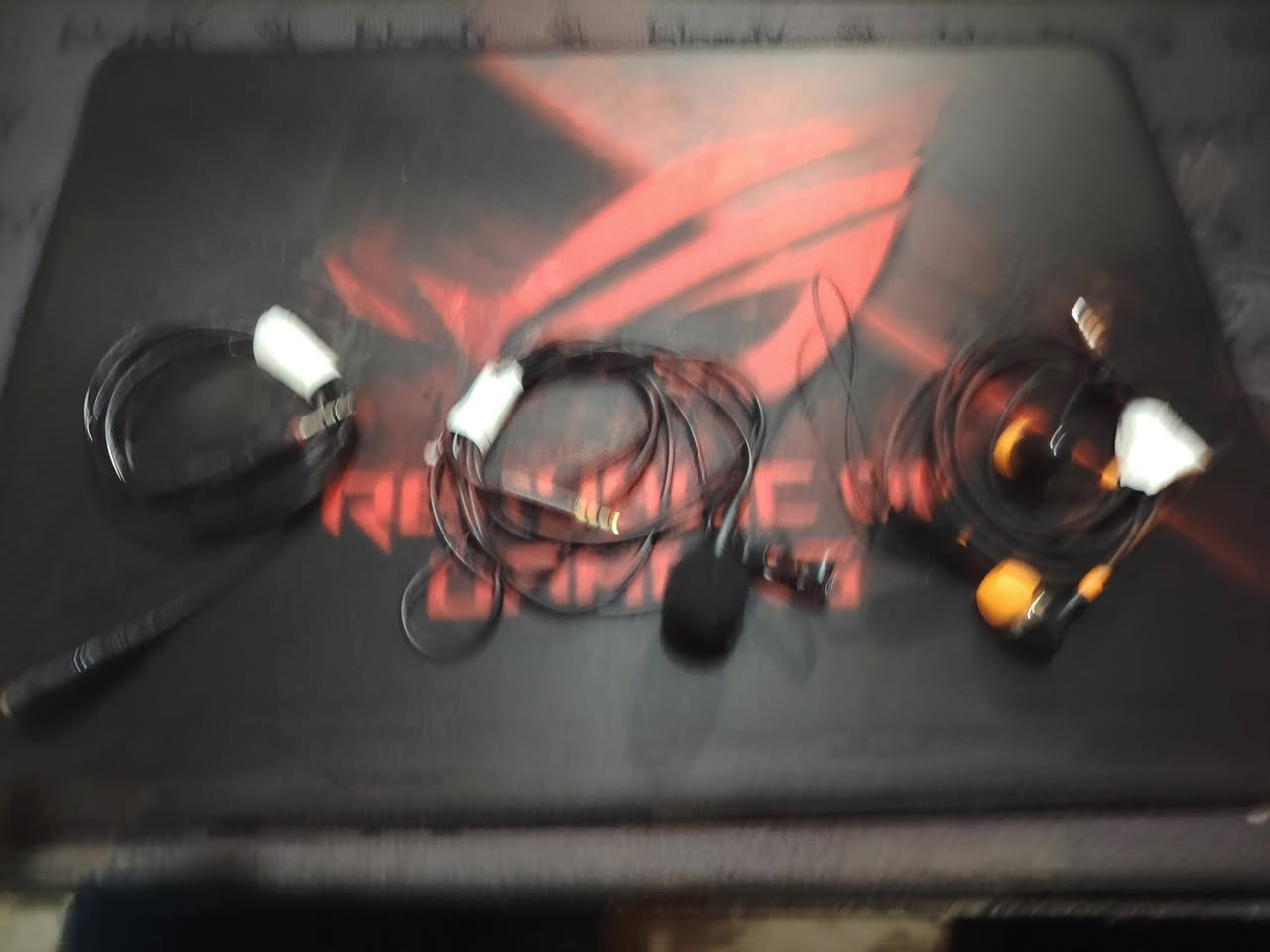 السلام وعليكم شباب كل هذا اغراض بس ب 100,000 اللي يحب يخلي يراسلني على هذا الرقم *********** توصيل جميع محافظات
