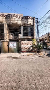 بيت ركن على شارعين  منطقة هادئة وجميع الخدمات قريبة بناء حديث  واجهة ح...