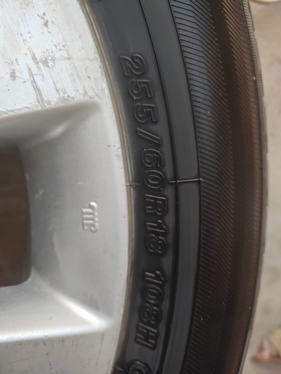 السلام عليكم
ويل+تاير سنتافيا ما ماشي اخو الجديد
التاير ياباني مثل ما موضح بالصورة 
السعر 125 / بغداد / مدينة الصدر
***********
