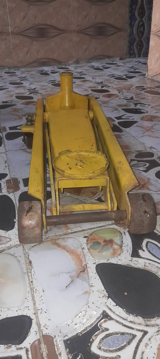 جك خمس طن جديد اصلي شرط 
***********
