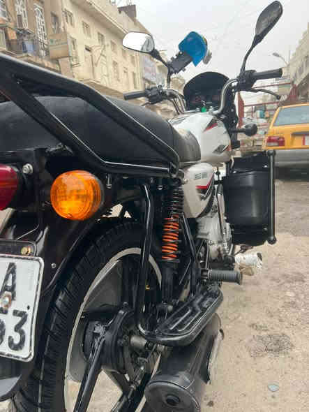 سلام عليكم بوكسر رقم ديالى تحويل مباشر بغداد 
ماشية 5000 فقط 
دراجة مكفولة من كلشي 
السعر 2600الف بيها مجال حك جية 
العنوان بغداد شارع الكفاح 
اتصل صاحب دراجه ستفسار  ***********
