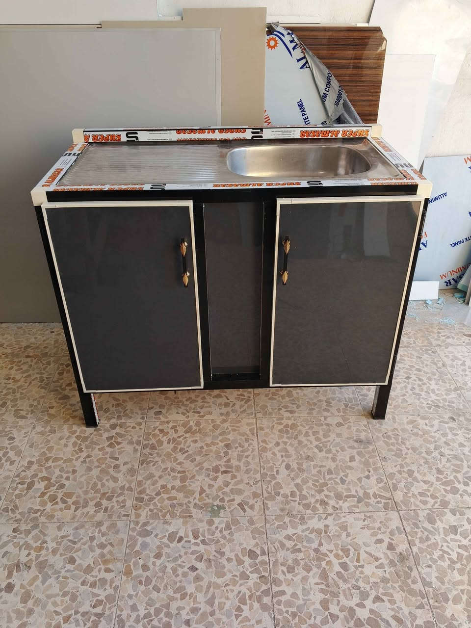 متاح سنك ستيل تفصال جديد  قياس متر  حوض اصلي باله  
السعر 85 قفل العنوان الزبير البراحه شارع الدروازه مجاور صيدليه الدروازه 
*********** 
***********وتساب الزبير, البصرة
