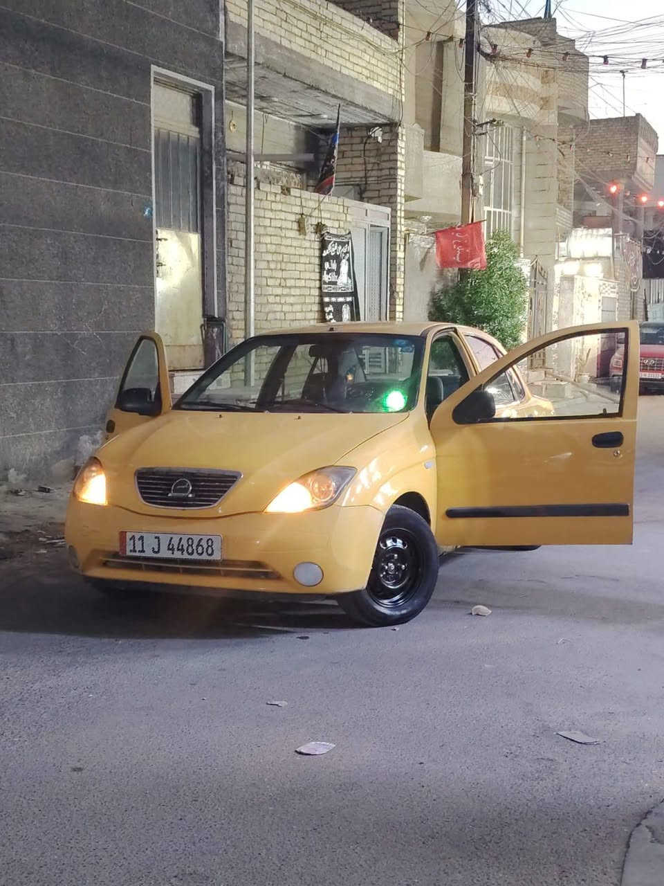 السلام عليكم طيبه مديل ١٥ سياره بدون ضربه ولا صبغ بيهه شويه بارد بل جاملغ الخلفي مصفرههيئه عليهه غرامات اسلمهن بيدك سعره ٣٨ ورقه وبيهه مجال حك الجيه سياره متعوب عليهه مكاني بغداد الشعب الجمعيه ***********
