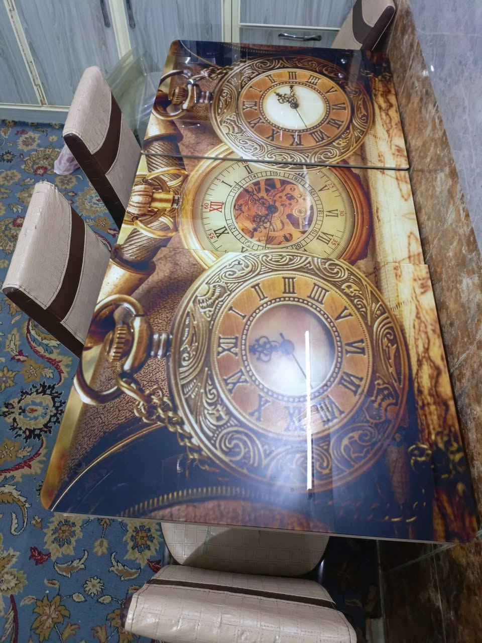 ميز طعام حجمه كبير ويا اربع كراسي للبيع رايده 125 لتواصل
***********
