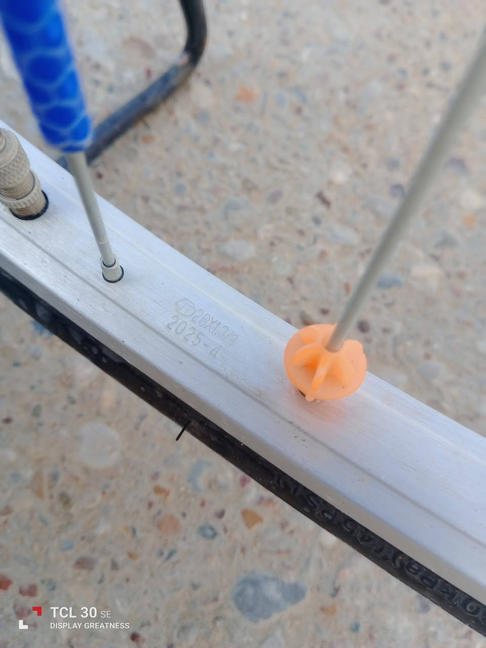 سلام عليكم
بايسكل بناتي سبع الوان للبيع
البايسكل نضيف واستعماله اسبوع تقريباً 
نضافته99 بالميه ومختم 
سعره 160 وبيه مجال 
عنواني بغداد البلديات 
للستفسار ***********
