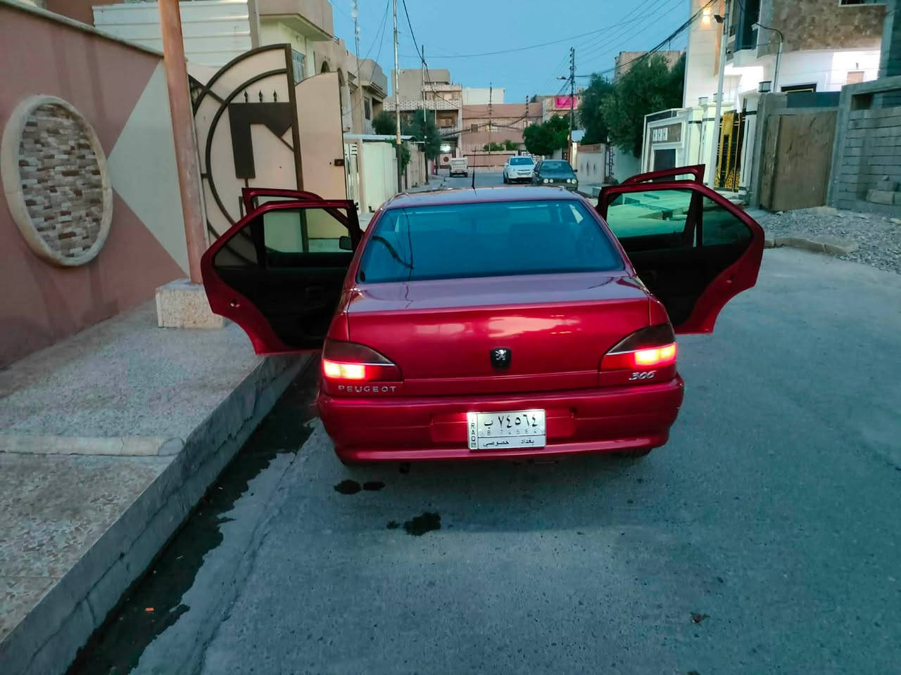 السلام عليكم سياره بيجو ٣٠٦ موديل ٢٠٠٢ السياره بدون ضرر تبريد شغال باتري جديد طخم تاير جديد الصدر كله جديد السياره احلى من الصور السعر 55وبيها مجال العنوان الموصل تفاصيل اكثر اتصل على الرقم واتساب موجود ***********
