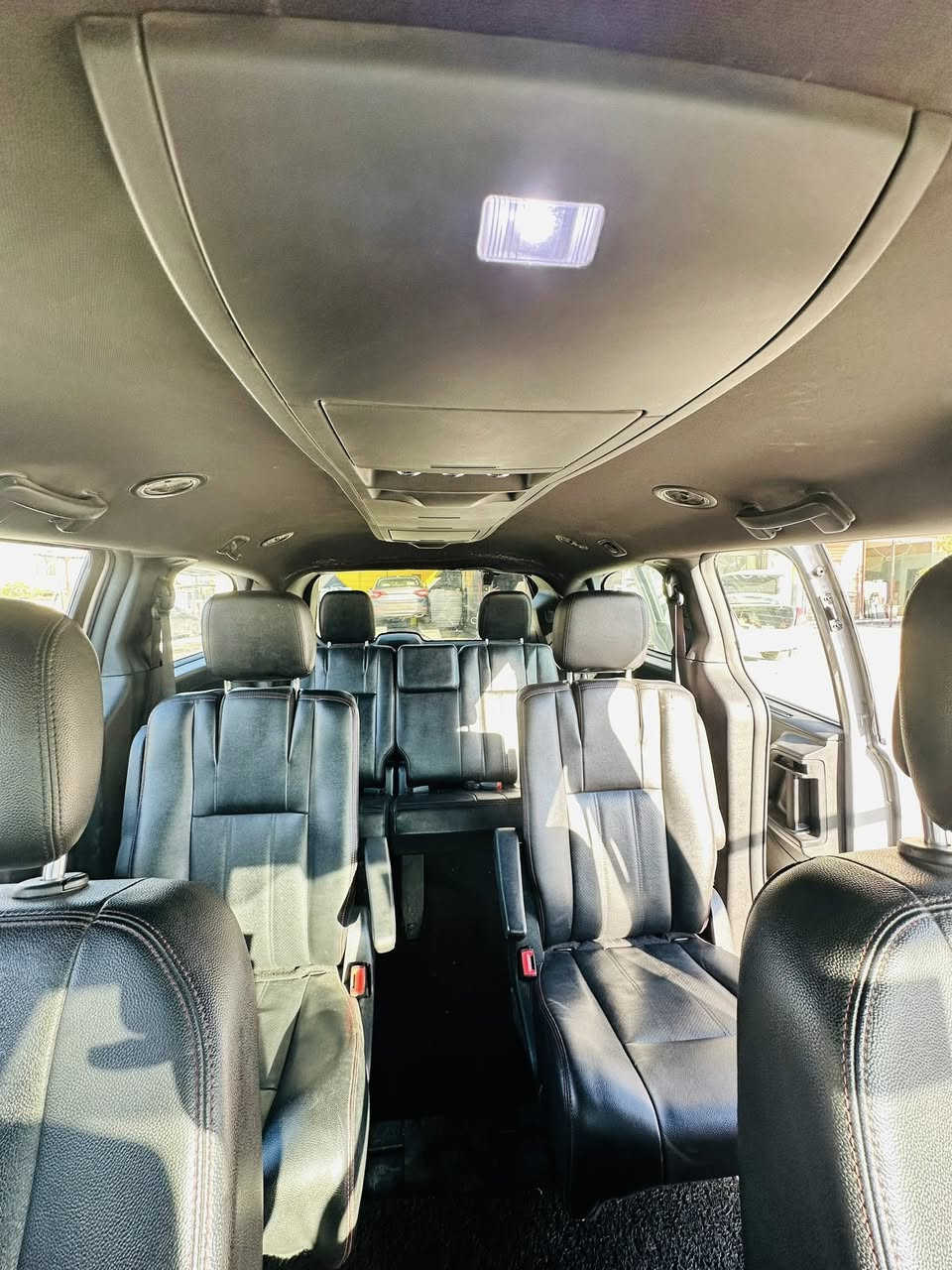 سلام عليكم اخوان دوج كرفان موديل 2019Gtالسياره فول مواصفات للأخير كير محرك كفاله
مواصفاتها
كشنات بلع
تبريد 3قطع
شاشات 
أبواب كهرباء
جام كهرباء
صندوق كهرباء
كشنات جلد
كشنات تدفئه تبريد
ستيرن تدفئه تبريد
و باقي المواصفات معرفه بل Gt
اخوان ما متواجد عل فيس
راسلني و ادزلك صور السونار مالها. عل واتساب ***********
