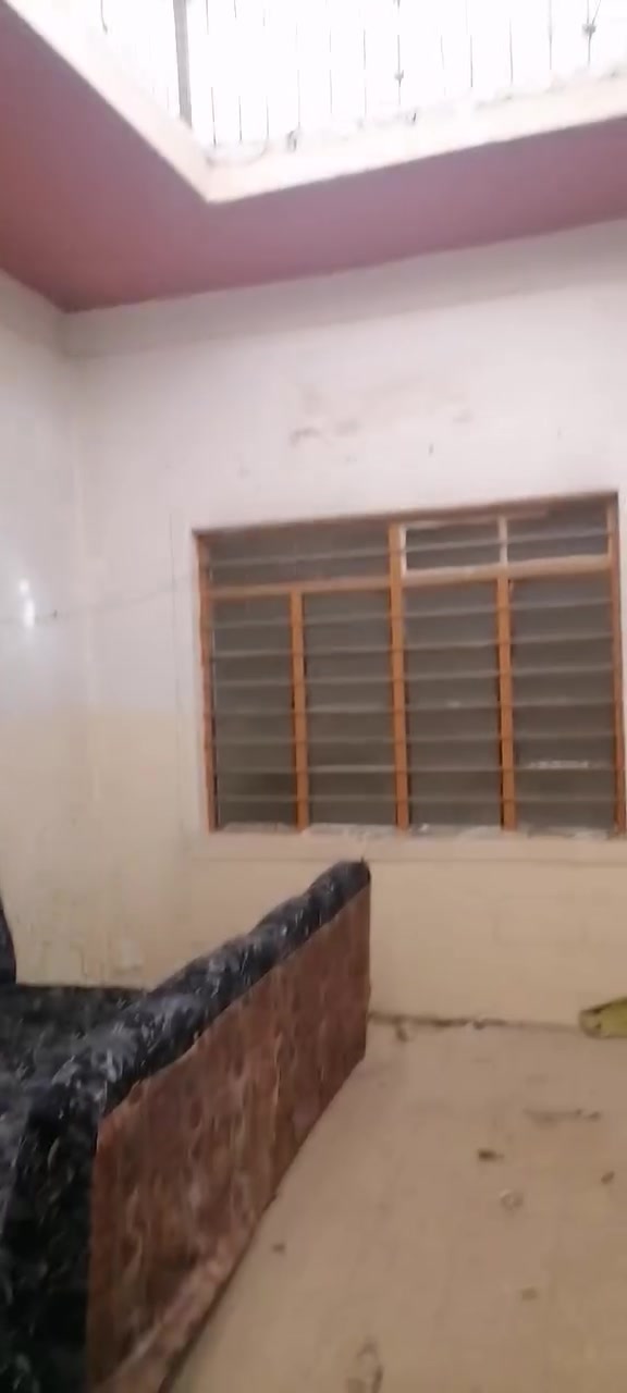 دار للبيع فارغ ٥ غرف في منطقة الجزائر قرب الدوره الجزائر مساحة ٩٧ م قريب على الشارع العام يصلح مخزن تجاري الاتصال على الرقم ***********
