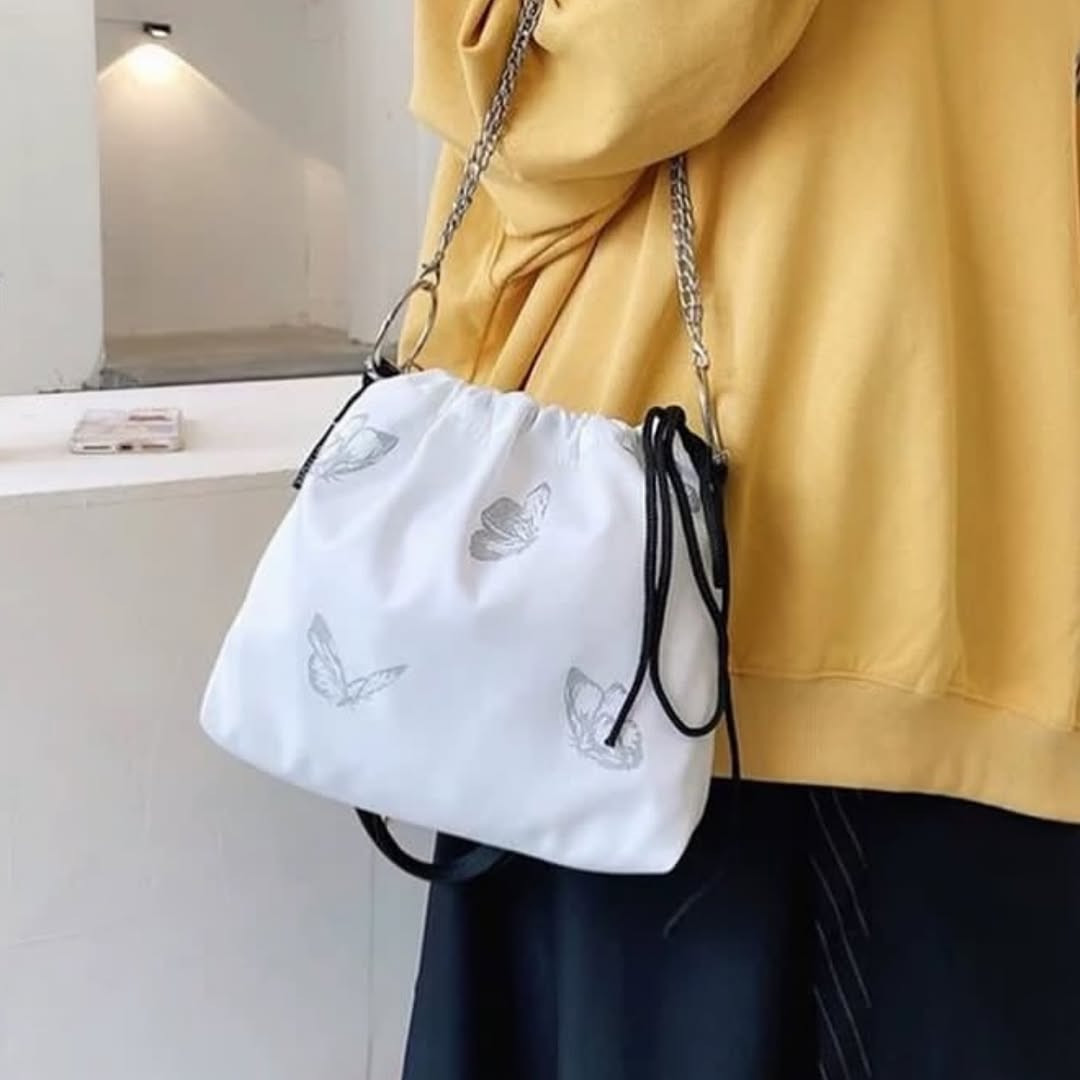 ⁨	🦋 جنطه الفراشات الجديدة ✨
متوفرة باللونين الأسود والأبيض ✨🦋

💰 السعر: ٦ الاف فقط
🚚 التوصيل: ٤ آلاف فقط لكل محافظات العراق
✅ ضمان فحص القطعة أمام المندوب
ستايل ناعم وعصري يناسب كل طلعاتج اليومية، بتصميم مميز وسعة عملية تخلي كل أغراضج مرتبة وياج 🤍🖤
#حقيبه #اكسبلورexplore #فراشات #فراشه #هديه⁩


**إذا كنت صاحب هذا الإعلان وتريد حذفه لأي سبب، رجاءا أرسل رسالة إلى الدعم الفني**