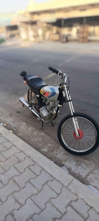 شباب دراجه للبيع الماكينه ياناها موديل 19 متوازي على البيعه مالتها الس...