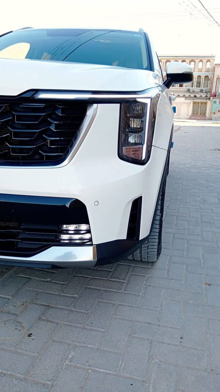 السلام عليكم
للبيع سورنتو 2024 كفاله عامة 
رقم بغداد تحويل مباشر 
ماشيه 35 الف حقيقي 
مواصفات. 
6 سلندر
 باب كهرباء
 كير ماوس 
 ويل 19 
شاشة متغيرة
 اربعة اوضاع قيادة . 
شحن لاسلكي
 بردات خلفية 
حساس مطر
 بصمة وتشغيل عن بعد 
مثبت سرعة
 كراسي كهرباء 
هندبريك بصمه
 درايف مود 
ثلاثه قطع تبريد
 7 راكب 
انارة محيطة ليزرية 
لايت عالي ناصي زنون
 لد ليزري نهاري 
حساسات امامي خلفي 
كامره دواره 
دواخل مغلفه جلد زائد ارضية جلد 
السعر 295 وبيها مجال بسيط
للاستفسار على الرقم 
***********
العنوان/ البصرة - قضاء القرنه
