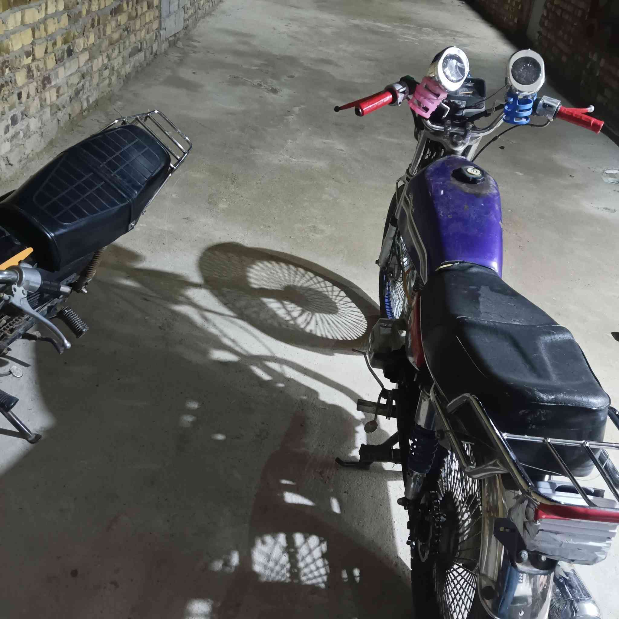 سلام عليكم دراجه البيع كلك نضيفه ماعايزه اي برغي دراجه كلش نضيفه شلعه فول موديل 2021 رايده دراجه 350 وبيه مجال قليل مكان دراجه نجف كوفه عباسيه نهر العريان يم مدرسه مقاتل العربي *********** وبي واتساب
