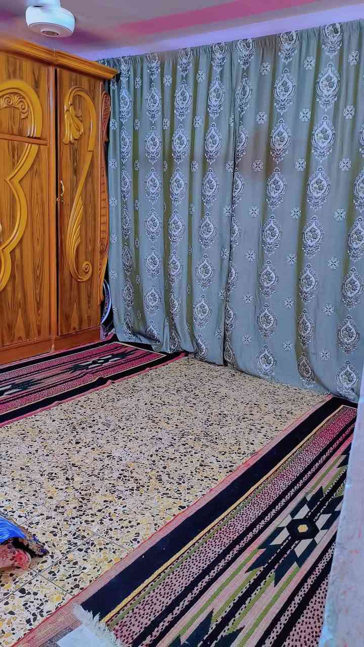 🏡 بيت للبيع في النهروان – منطقة الألفين 🏡
📍 الموقع: النهروان / منطقة الألفين
مقابل البانزين خانة، يبعد عن الشارع العام 60 متر فقط.
📐 المساحة: 200 متر/طابو صرف 
🛏 تفاصيل البيت:
غرفتين
مطبخ
استقبال
حمام داخلي
صحيات خارجية
✅ قريب من:
المدارس
الشارع العام
المحكمة
المستشفى
🌿 المنطقة هادئة وجيران طيبين، والبيت مناسب للعائلة والسكن المريح.
📞 للاستفسار: ***********
