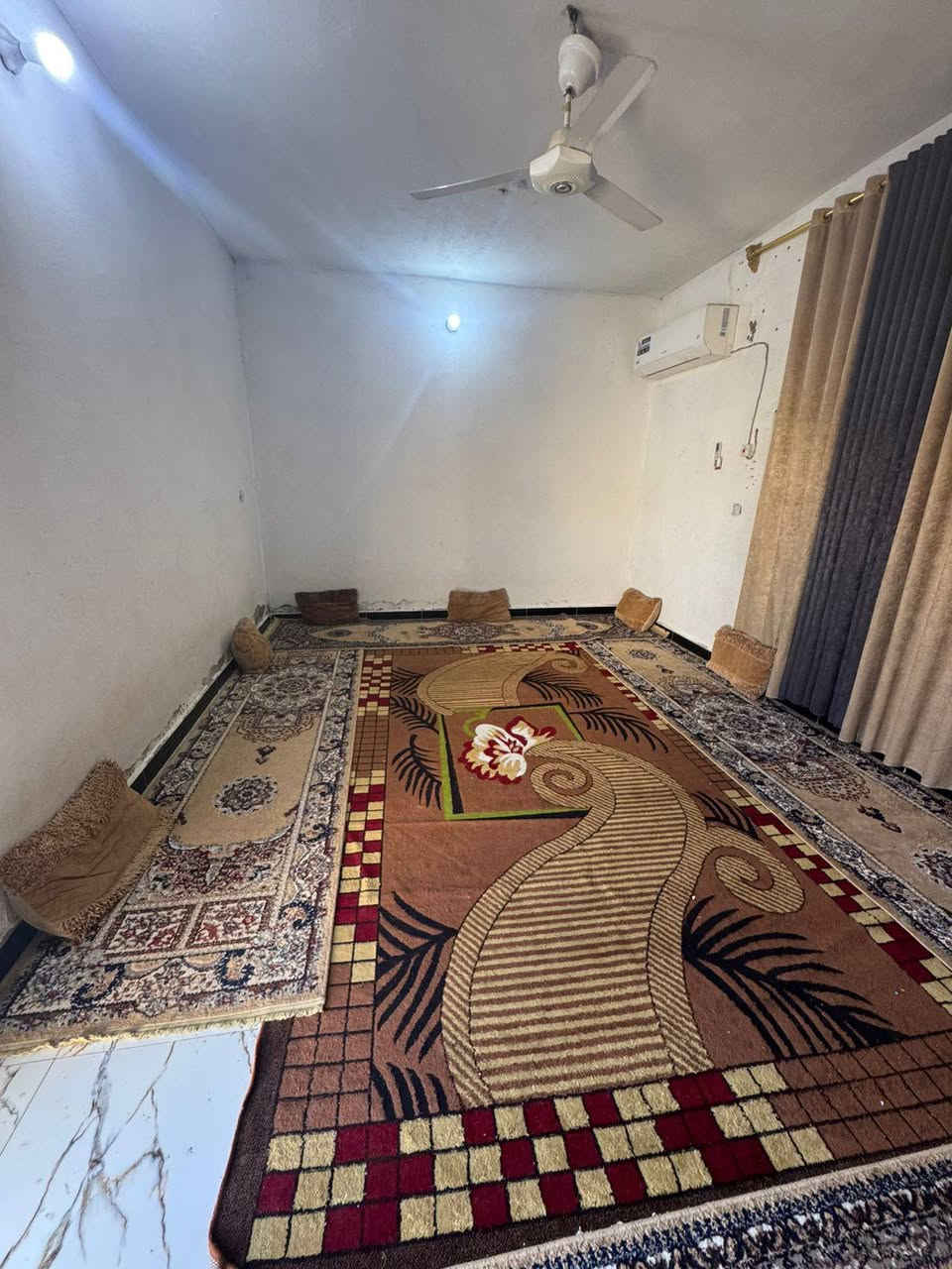 @ألسلام عليكم بيت البيع كوت حي جوادين غرف نوم أثنين5×4صاله 9×5أستقبال 6×4.5  وألاستفسار ع هاذ رقم
***********
***********
