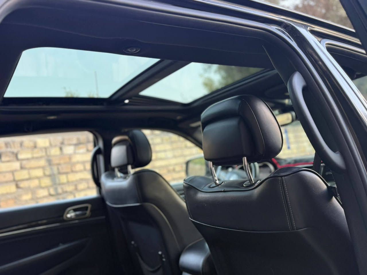 جيب اوفر لاند فول مواصفات جكات موديل ٢٠١٧ اللون اسود رقم بغداد سعه المحرك 8 سلندر 5700 هيمي الحادث جاملغ وبنيد بيع او مراوس ***********
